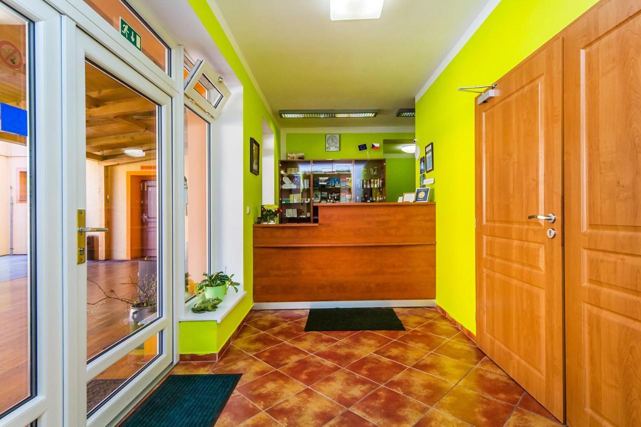 Hotel & Motorest V Udoli Zlateho Potoka Blsany Bagian luar foto