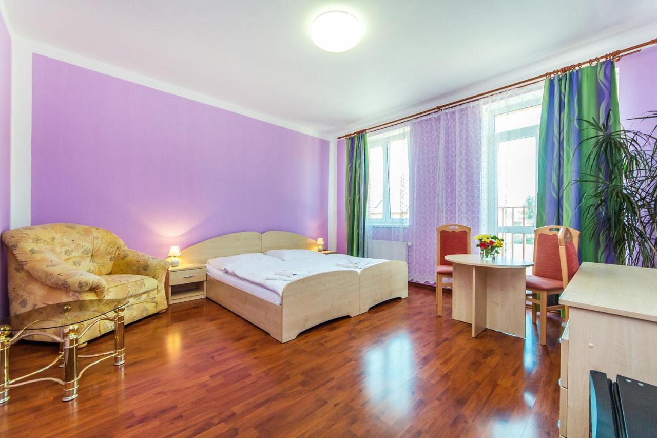 Hotel & Motorest V Udoli Zlateho Potoka Blsany Bagian luar foto