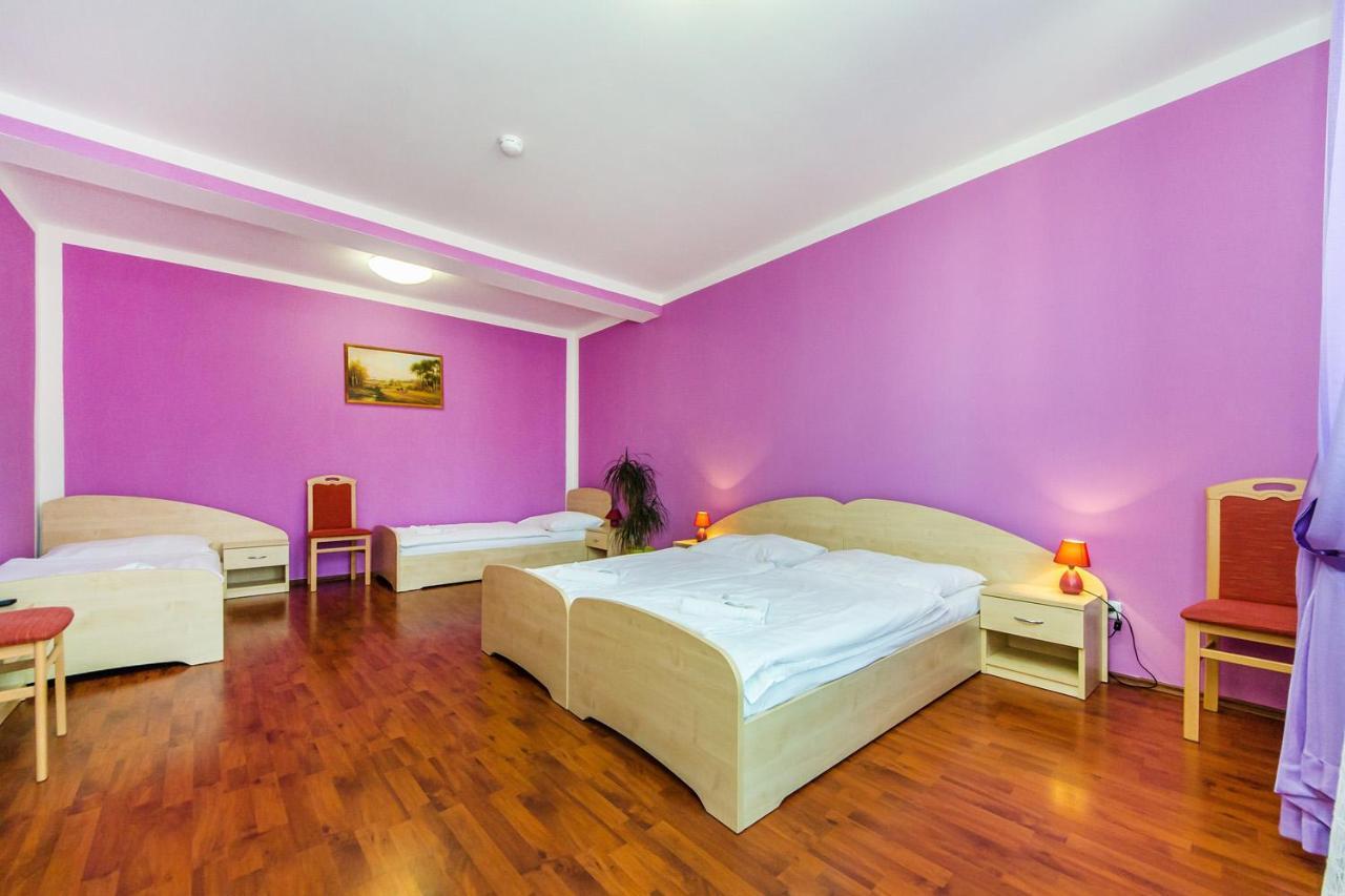 Hotel & Motorest V Udoli Zlateho Potoka Blsany Bagian luar foto