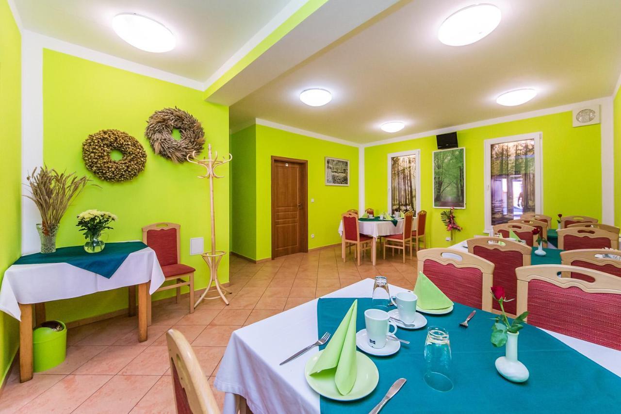 Hotel & Motorest V Udoli Zlateho Potoka Blsany Bagian luar foto
