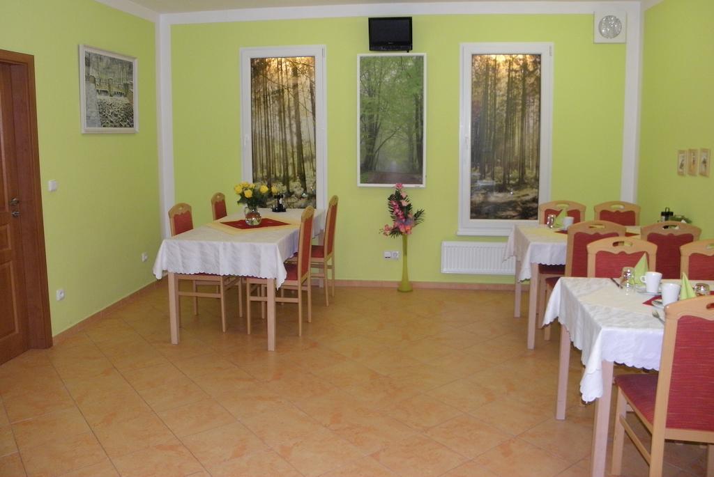 Hotel & Motorest V Udoli Zlateho Potoka Blsany Bagian luar foto