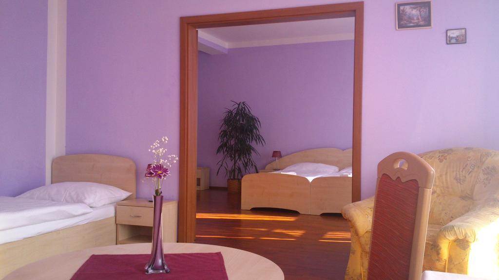 Hotel & Motorest V Udoli Zlateho Potoka Blsany Ruang foto